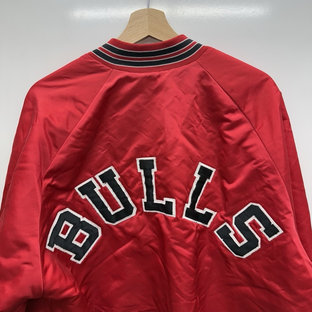 Vintage Chicago Bulls Satin Jacket Mens Extra Large Chalk Line Spellout NBA 90s - Picture 2 of 6